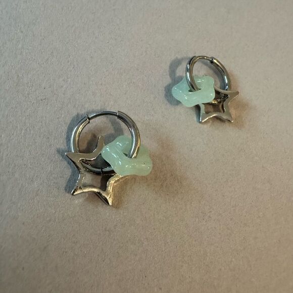 Star Hoop Earrings A1486 - Picture 3 of 4